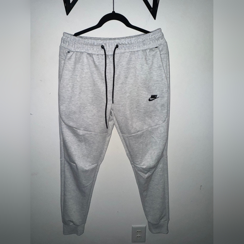 Nike Men's Light Gray Sweatpants